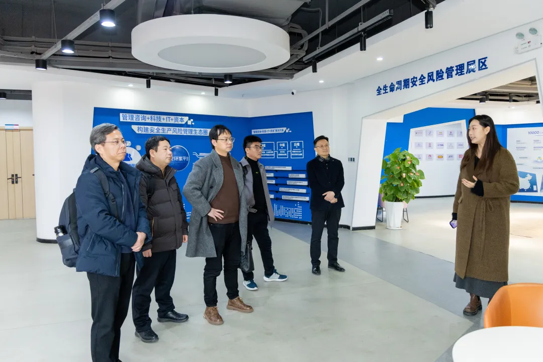 聚勢(shì)謀遠(yuǎn) 智護(hù)安全 | 湖北硬石科技高層蒞臨鑫安利安環(huán)家考察交流，共繪協(xié)同發(fā)展新藍(lán)圖
